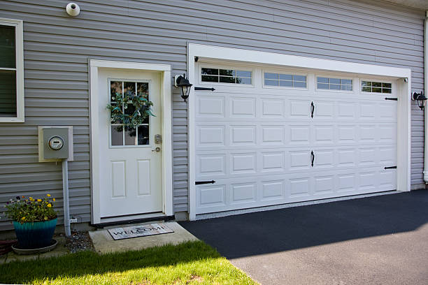 24/7 Emergency Garage Door Panel Replacement experts in Caribou, ME